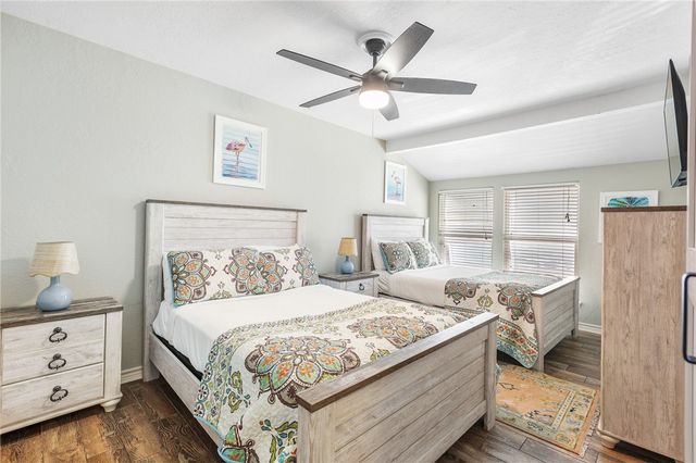 39 Curlew Dr, Rockport, TX 78382