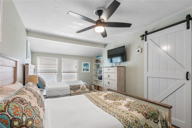 39 Curlew Dr, Rockport, TX 78382