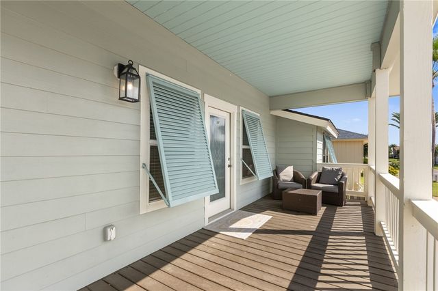 39 Curlew Dr, Rockport, TX 78382