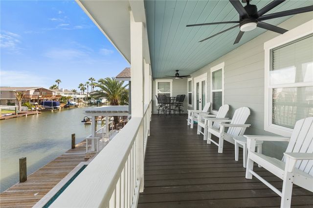 39 Curlew Dr, Rockport, TX 78382