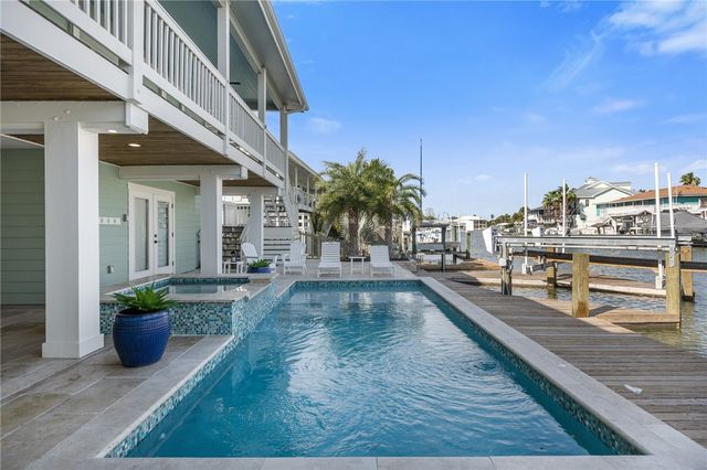 39 Curlew Dr, Rockport, TX 78382