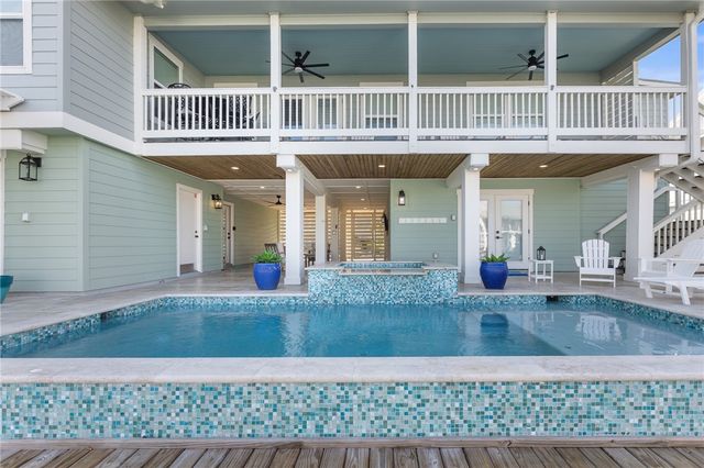 39 Curlew Dr, Rockport, TX 78382