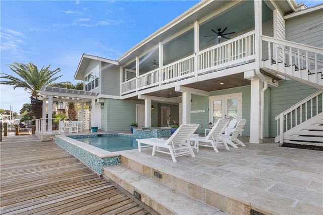 39 Curlew Dr, Rockport, TX 78382