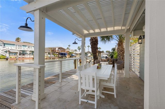 39 Curlew Dr, Rockport, TX 78382