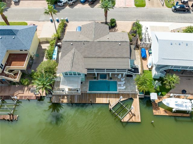 39 Curlew Dr, Rockport, TX 78382
