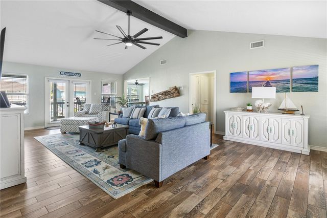 39 Curlew Dr, Rockport, TX 78382