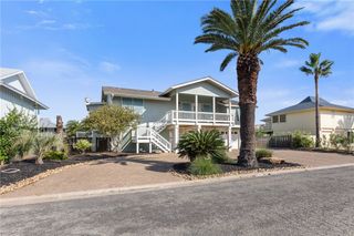 39 Curlew Dr, Rockport, TX 78382