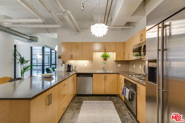 1100 S Grand Avenue A003, Los Angeles, CA 90015