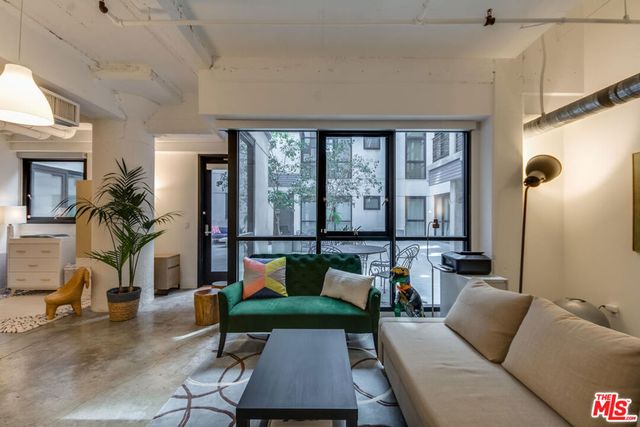 1100 S Grand Avenue A003, Los Angeles, CA 90015