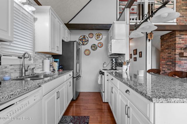 33 Lower Ridgecrest Dr, Clarkson, KY 42726