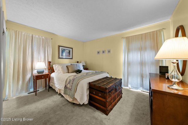 33 Lower Ridgecrest Dr, Clarkson, KY 42726