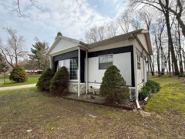 6735 N 850 E, Howe, IN 46746