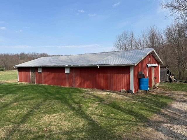 6735 N 850 E, Howe, IN 46746