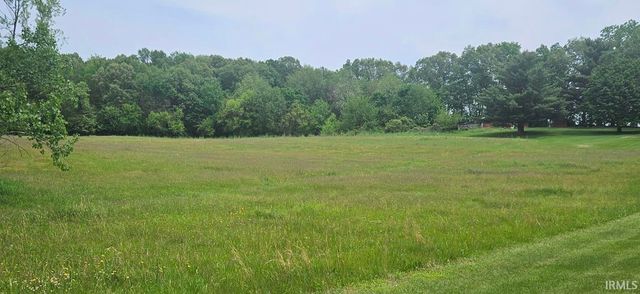 6735 N 850 E, Howe, IN 46746