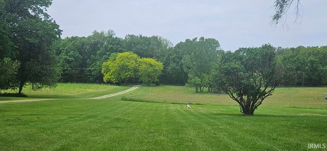 6735 N 850 E, Howe, IN 46746