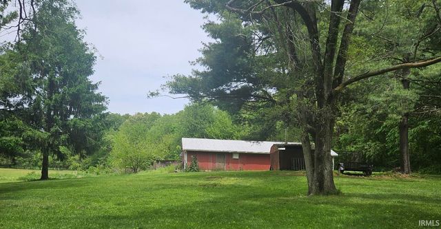 6735 N 850 E, Howe, IN 46746