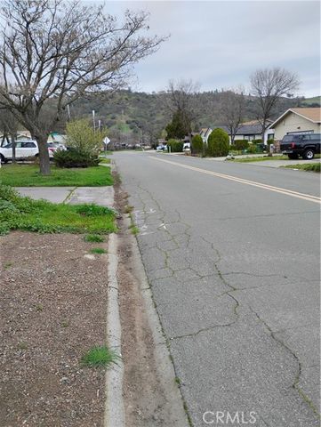 555 Keys Boulevard, Clearlake Oaks, CA 95423