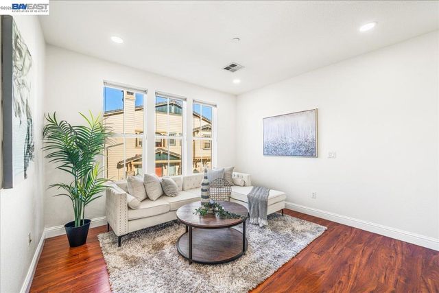 49030 Meadowfaire Cmn, Fremont, CA 94539