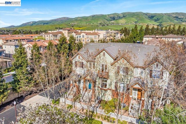 49030 Meadowfaire Cmn, Fremont, CA 94539