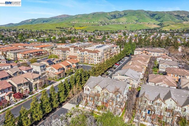 49030 Meadowfaire Cmn, Fremont, CA 94539