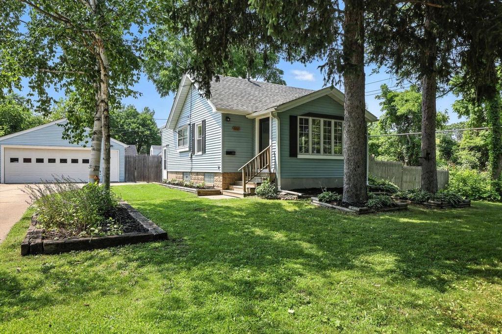 1907 S 94th STREET, West Allis, WI 53227
