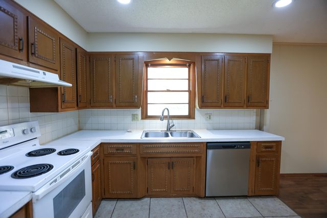 3527 S Ferguson Avenue, Springfield, MO 65807