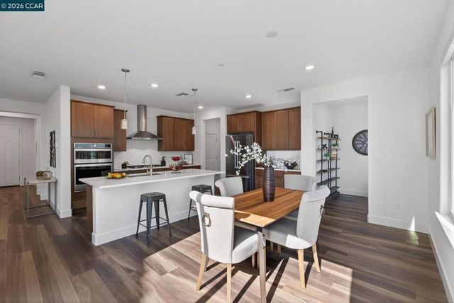 284 Bear Creek Dr, Brentwood, CA 94513