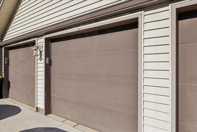912 Stradford Circle B, Buffalo Grove, IL 60089