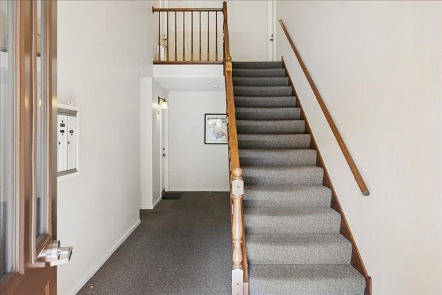 912 Stradford Circle B, Buffalo Grove, IL 60089
