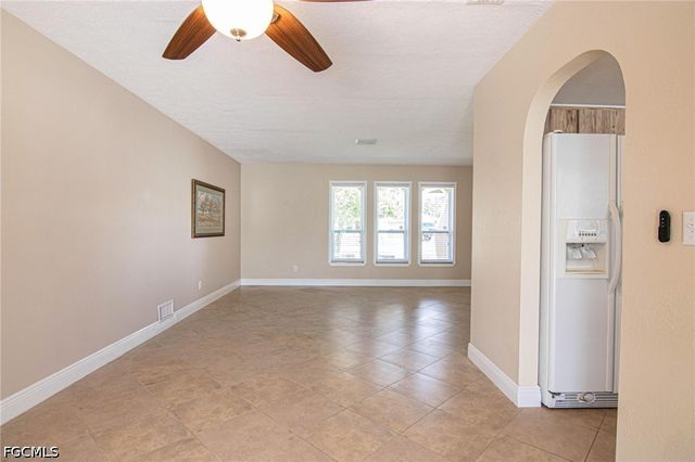 3929 SE 10th AVE, Cape Coral, FL 33904