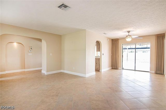 3929 SE 10th AVE, Cape Coral, FL 33904