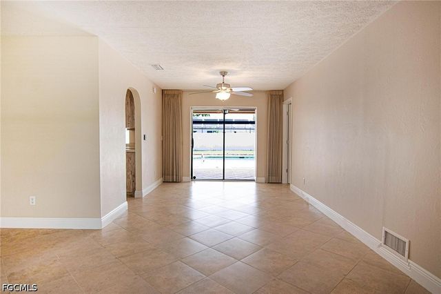 3929 SE 10th AVE, Cape Coral, FL 33904