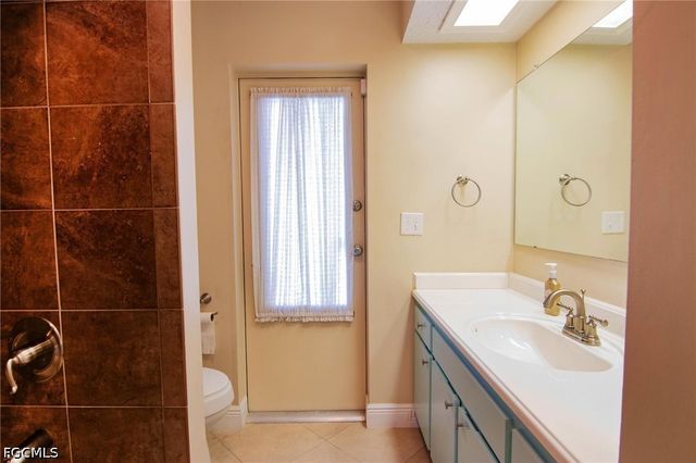 3929 SE 10th AVE, Cape Coral, FL 33904