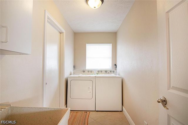 3929 SE 10th AVE, Cape Coral, FL 33904