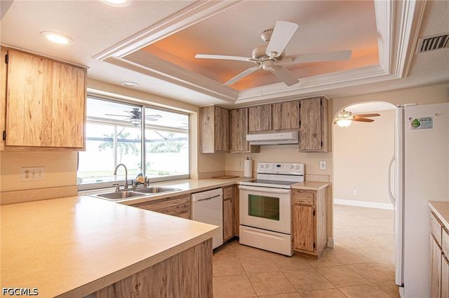 3929 SE 10th AVE, Cape Coral, FL 33904