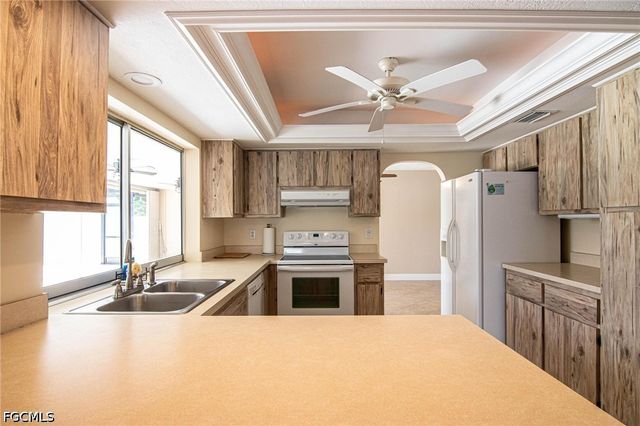 3929 SE 10th AVE, Cape Coral, FL 33904