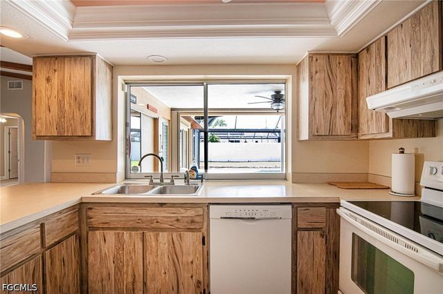 3929 SE 10th AVE, Cape Coral, FL 33904