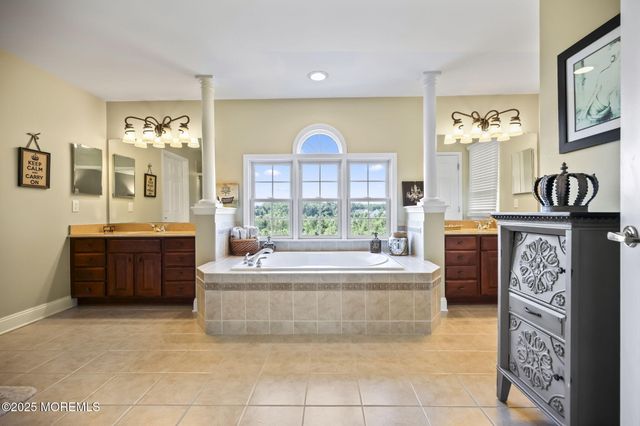 20 Courtney Court, Freehold, NJ 07728