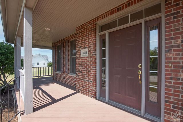 1019 Freedom Circle, Sycamore, IL 60178