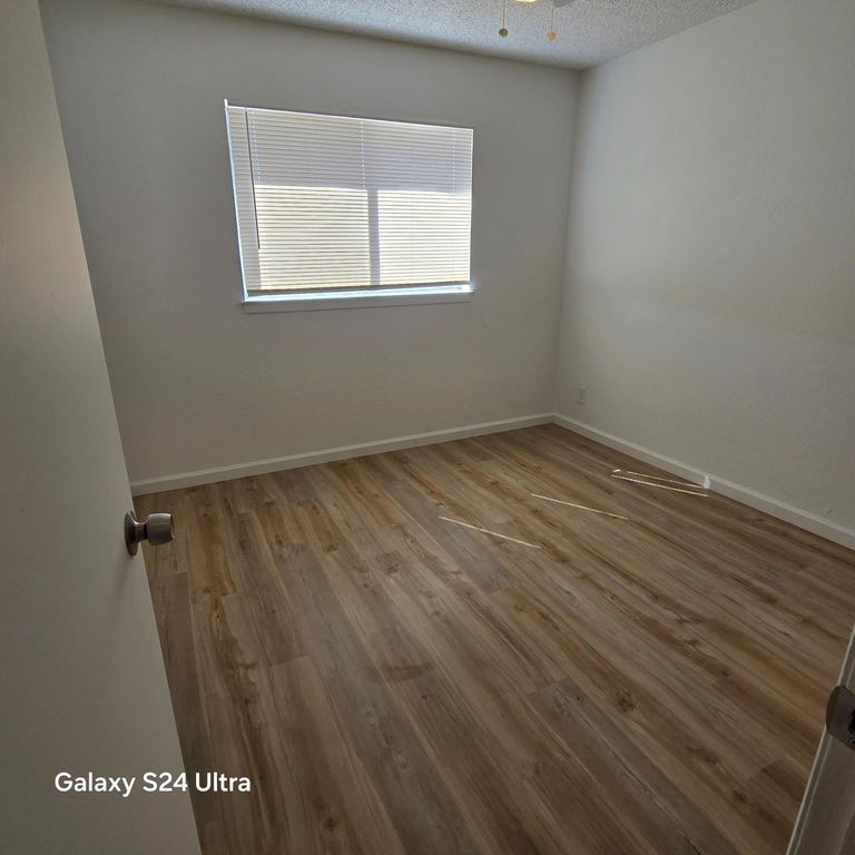 Image 10 of property listing at 2558 S Backer Avenue, Fresno, CA 93725