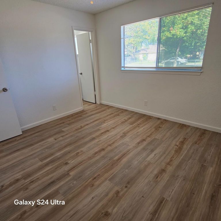 Image 12 of property listing at 2558 S Backer Avenue, Fresno, CA 93725