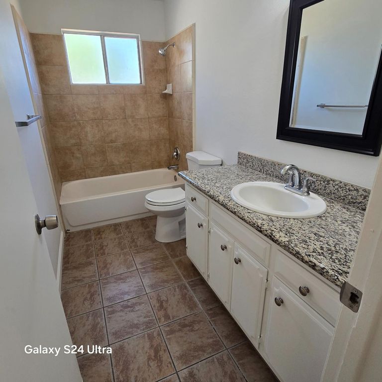 Image 9 of property listing at 2558 S Backer Avenue, Fresno, CA 93725