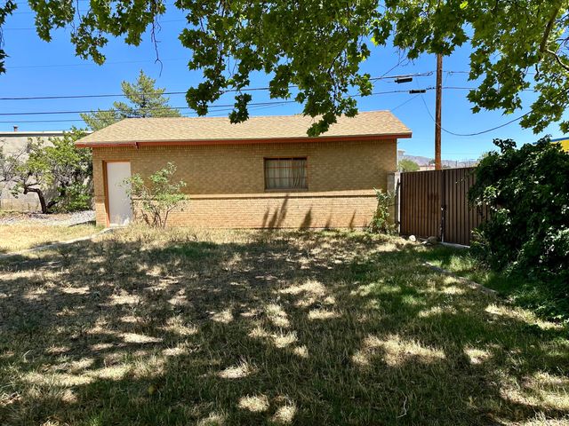 1902 Wisconsin Street NE, Albuquerque, NM 87110