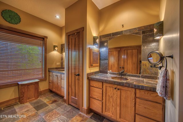 1129 Grandview Way, Jamestown, TN 38556