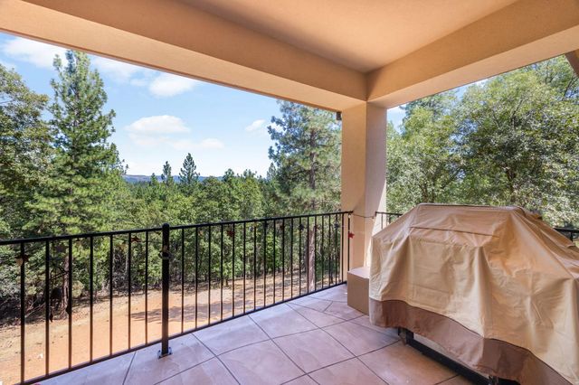 6225 Green Ridge Dr, Foresthill, CA 95631
