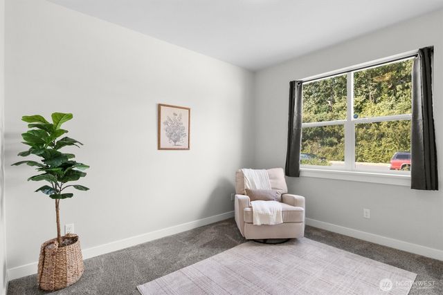 706 E 4th St, Nooksack, WA 98276