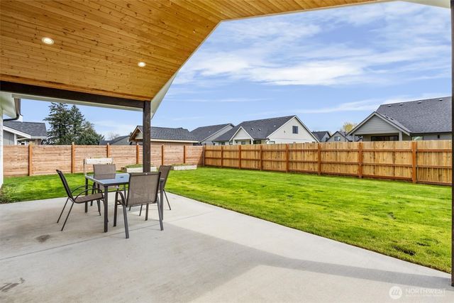 706 E 4th St, Nooksack, WA 98276