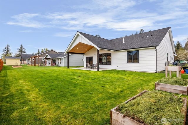 706 E 4th St, Nooksack, WA 98276