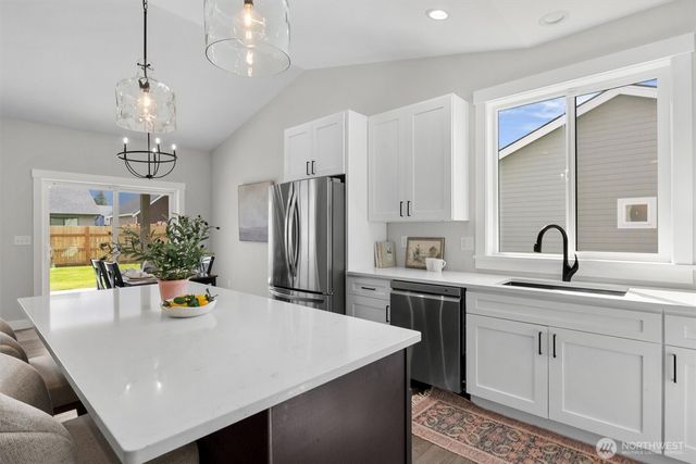 706 E 4th St, Nooksack, WA 98276