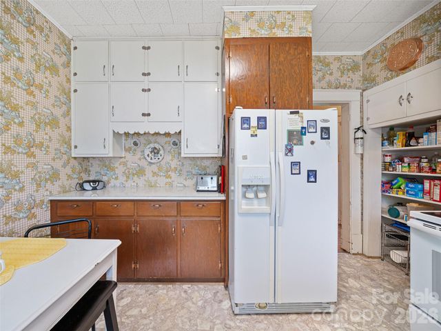 45 Summit Street, Burnsville, NC 28714